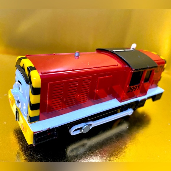 THOMAS AND FRIENDS VINTAGE 2002 TOMY SALTY #2991 RED TRAIN APPROX 4.75” - Picture 2 of 13